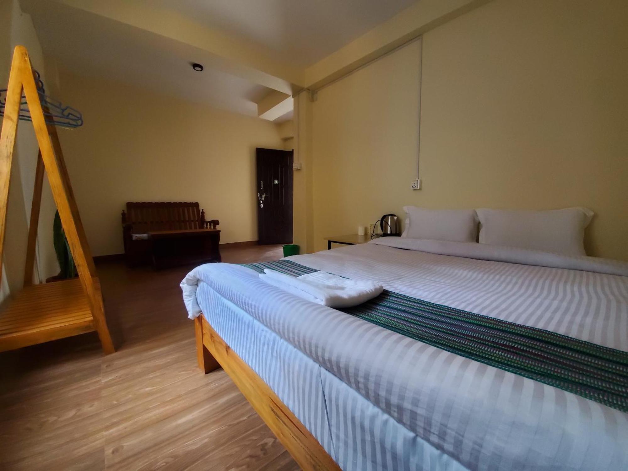 Santoshi Guest House, 포카라 외부 사진