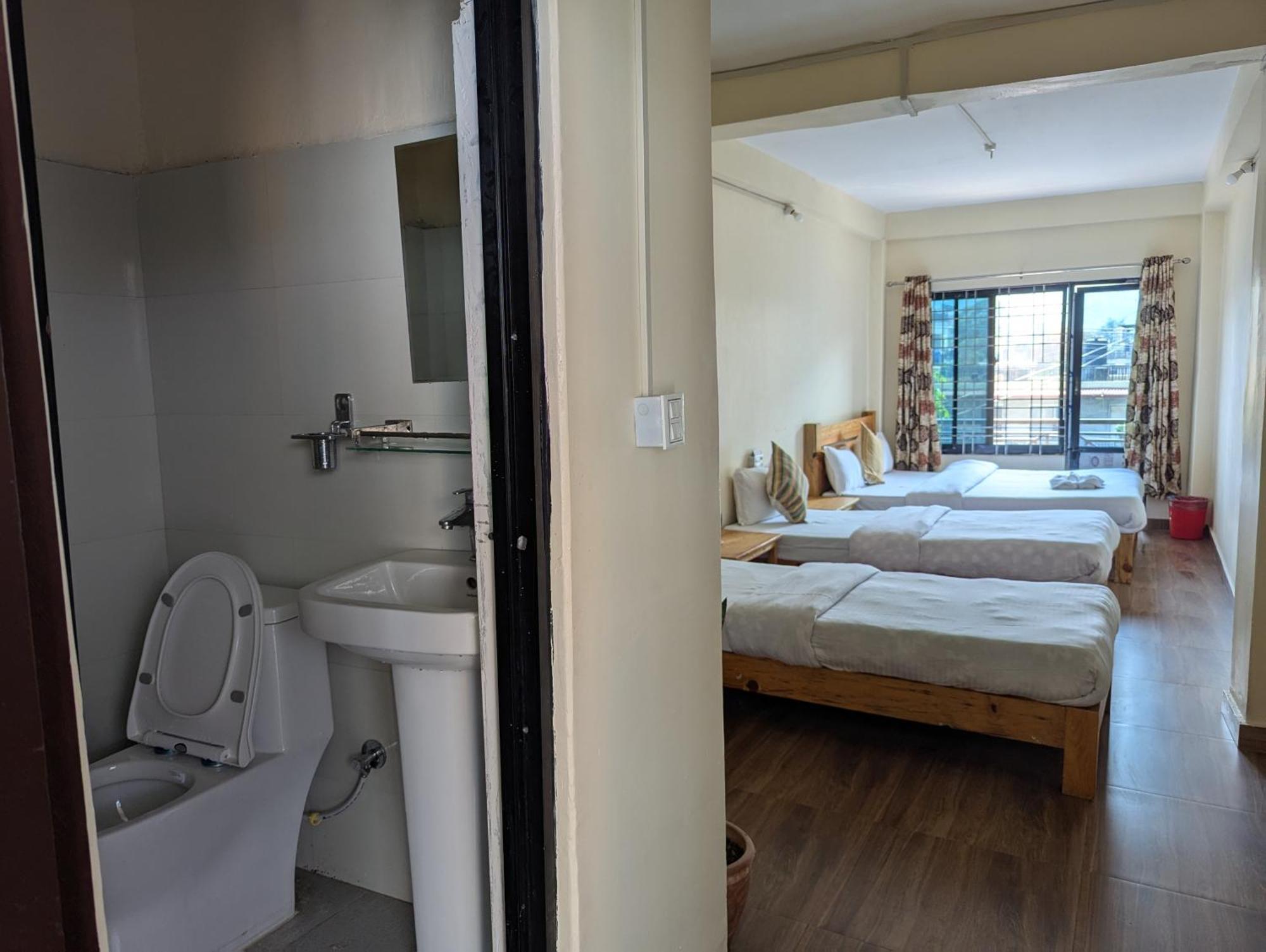 Santoshi Guest House, 포카라 외부 사진